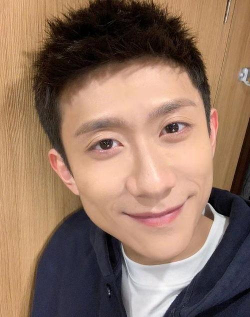 张一山娱乐圈吃瓜,揭秘明星背后的“吃瓜”故事